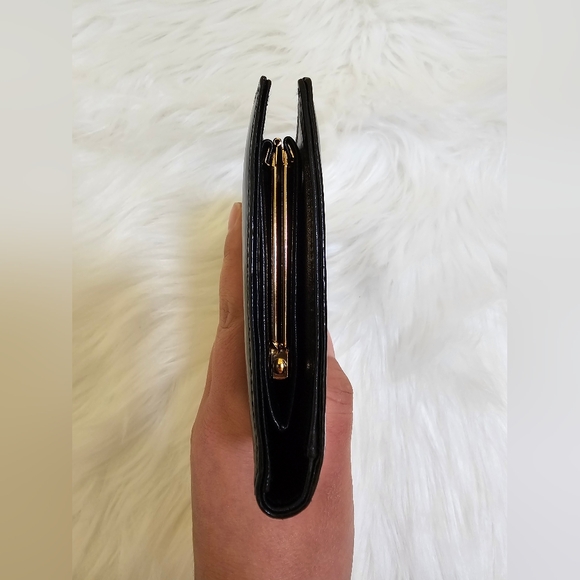 🎉🎉HOST PICK🎉🎉CHANEL CC Logo Patent Leather Long Bifold Wallet Black - Picture 5 of 15